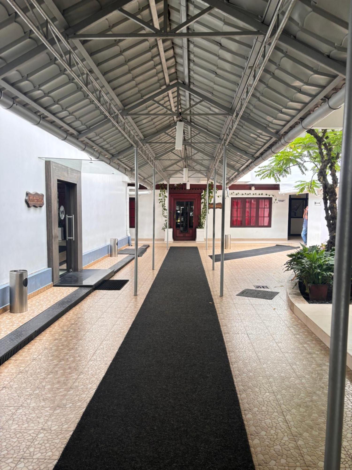 קוז'יקודה Maharani Hotel מראה חיצוני תמונה